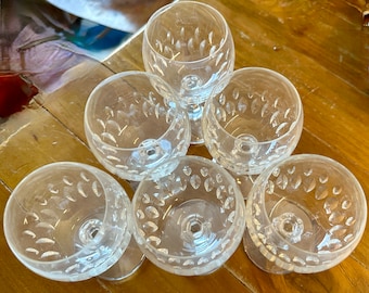 60年代の珍しい美しいリキュールやワイン、パンチのグラスのセット。ヴィンテージの丸型。