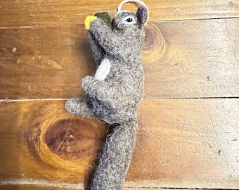 Felt squirrel pendant