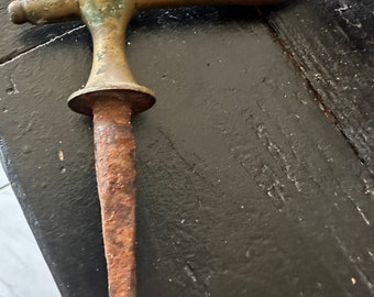 old door handle, window handle rust patina brocante brass
