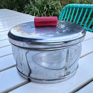 beautiful vintage tin can, with Bakelite or imitation, Brocante, Vintage, Shabby Chic - Tin can