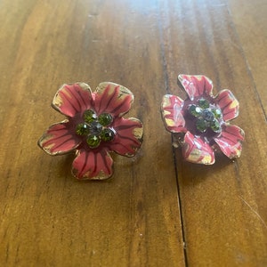 Beautiful vintage ear clips fashion jewelry flowers
