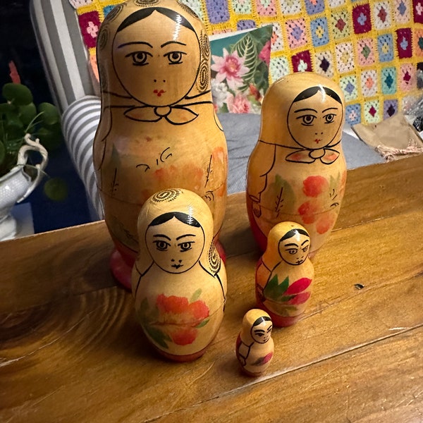 Vintage Babushka Matrioschka Folklore prachtig geschilderd 15 cm 5pcs