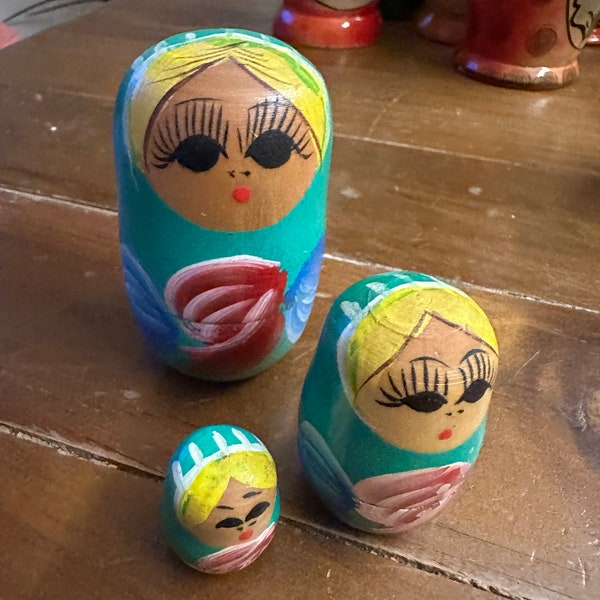 Vintage Babushka Matrioschka Folklore beautifully painted three-piece