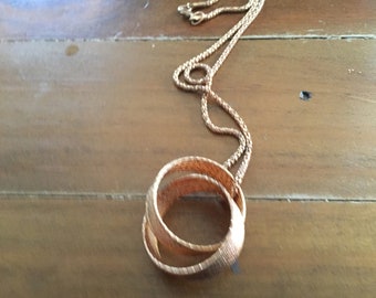 beautiful simple necklace circles rose gold