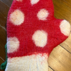 beautiful felted oven mitt polkadots