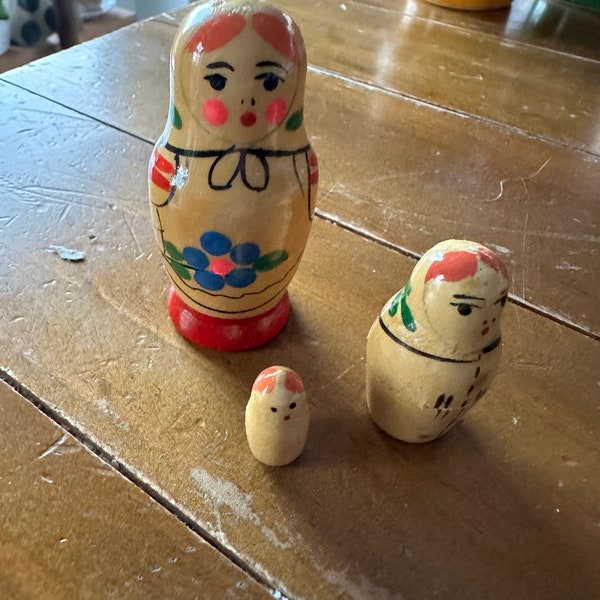 Vintage Babushka Matrioschka Folklore beautifully painted three-piece