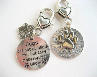 Paw print / text / carabiner