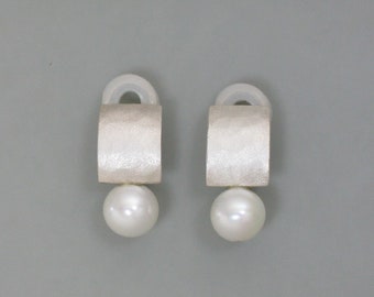 Pearl ear clips with silver