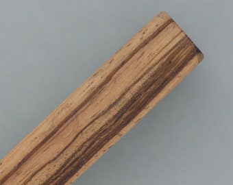 Hair clip with light wood