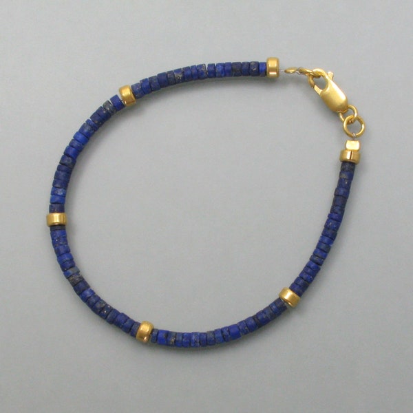 Lapis-Armband mit goldenen Elementen