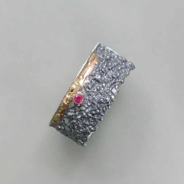 Ring patina with ruby