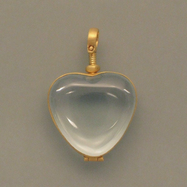 Heart-shaped glass locket, gold-plated