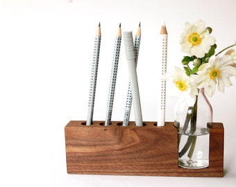 Stifthalter mit Blumenvase