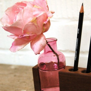 Stifthalter mit rosa Blumenvase Bild 3