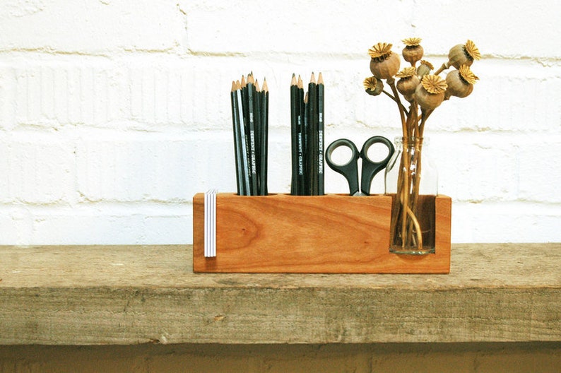 Pen holder with vase and card holder in nut Kirschbaum