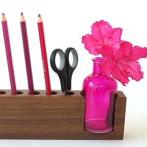 Pen holder with pink flower vase image 1