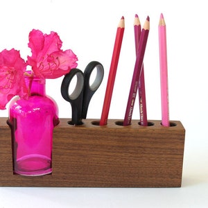 Pen holder with pink flower vase image 3