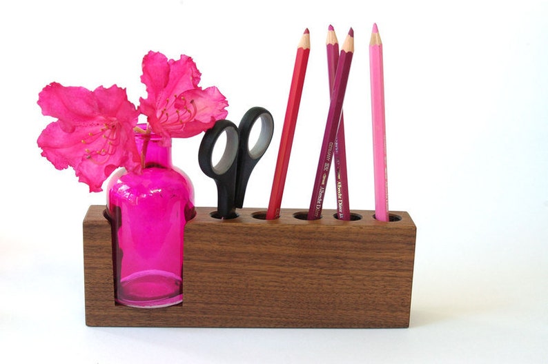 Pen holder with pink flower vase image 3