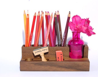 Stifthalter,  Kosmetikständer mit Vase in Nuss