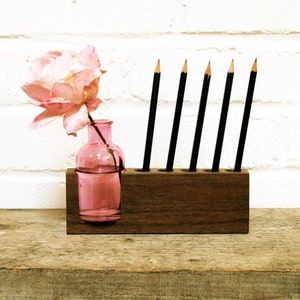 Stifthalter mit rosa Blumenvase Bild 4