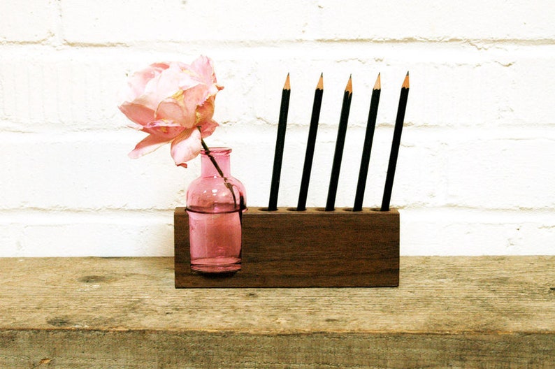 Stifthalter mit rosa Blumenvase Bild 4