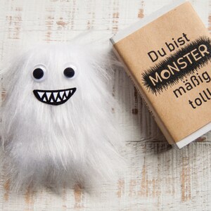 Imán de monstruo blanco, hecho a mano en caja de cerillas