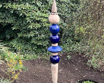 Stèle de jardin en céramique, bleue et naturelle – art de jardin moderne, fabriquée à la main – stèle résistante au gel pour usage extérieur