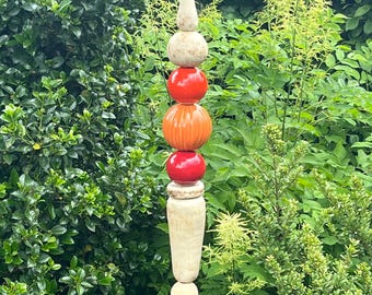 Stèle de jardin moderne en céramique, rouge et orange | Art de jardin artisanal | Décoration extérieure résistante au gel | Pièce unique | Réalisée sur commande