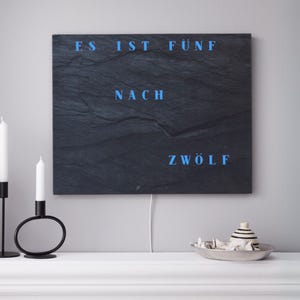 Bausatz WordClock Jupiter Schiefer Optik -  Wortuhr zum Selberbauen - LED-Wanduhr für Bastler und Heimwerker
