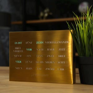 BoxClock Stainless Steel Gold - El reloj de pared para el escritorio - Reloj de pie LED - Reloj de mesa fabricado en acero inoxidable cepillado