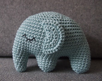 Kleiner Elefant zum Kuscheln und Rasseln