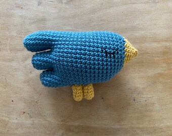 Petit oiseau avec hochet, au crochet, différentes couleurs