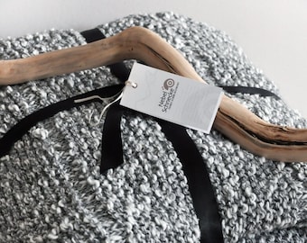 Strickdecke | Blanket „Lying in a bed of pebbles”