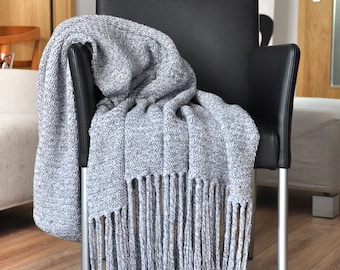 Strickdecke | Blanket „White waves and black rocks”