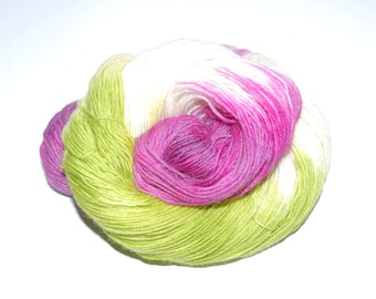 Sockenwolle "Apfelblüte" handgefärbt, 100g, gerne stricke ich Socken aus dieser Wolle für Dich auf Anfrage