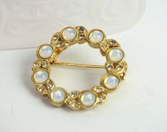 vintage wreath brooch gold with rhinestones and faux pearls, old costume jewelry, pin, gift for girlfriend, mother