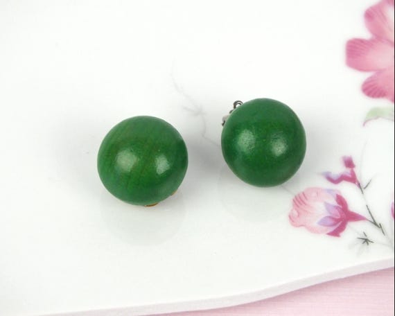 Vintage Ohrclips aus grünem Holz – runde 60er Jahre Clip‑Ohrringe – leichte Ohrringe ohne Ohrloch – Retro Damen Modeschmuck