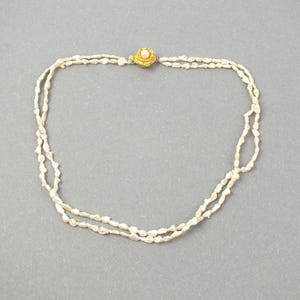 short vintage ladies necklace with mother of pearl shells, light pearl necklace white/gold, shell necklace, gift for her, birthday gift