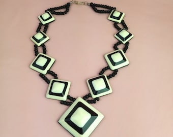 vintage necklace necklace black/white/plastic/Op Art 60s, old costume jewelry, gift for girlfriend, sister, mother