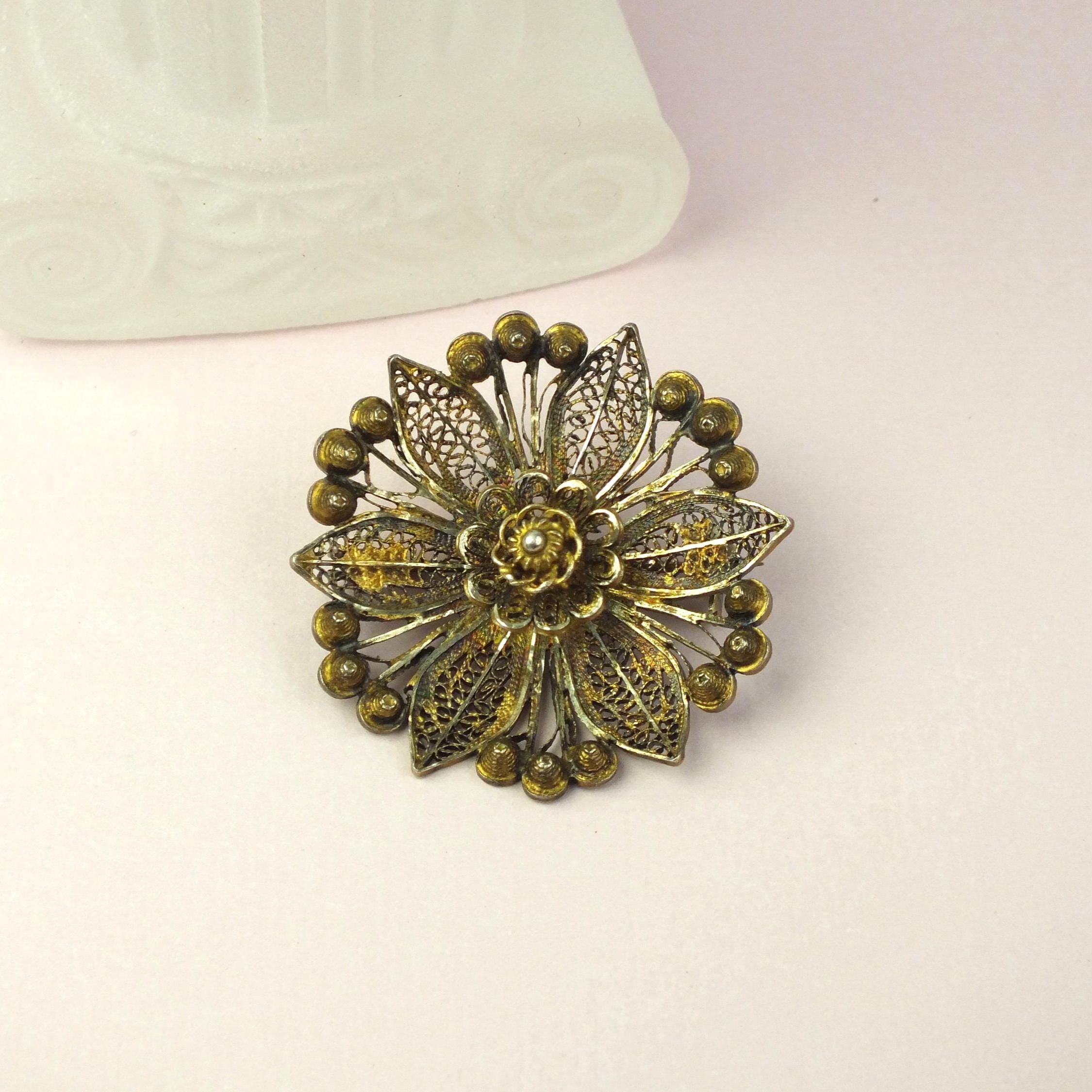 アンティーク 800 シルバー フラワー ブローチ 繊細な金メッキ - 古い