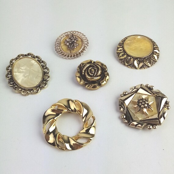 Vintage Gold/beige Dress Clip, Round Scarf Clip, Vintage Costume Jewelry,  Small Gift for Women, Clothes Clasp - Etsy Israel