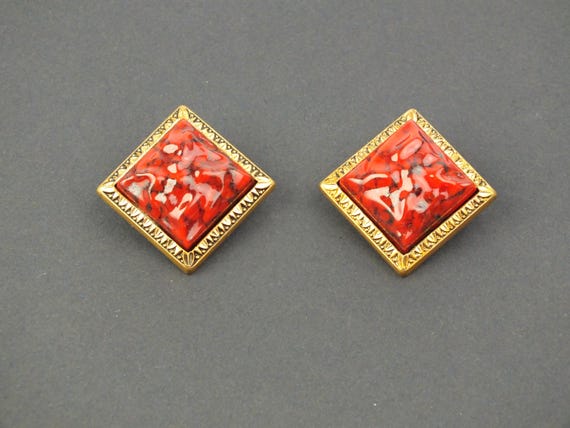 Vintage Ohrclips golden mit roter Keramik – quadratische Damen Ohrringe, 60er Retro Modeschmuck, Clip Ohrringe ohne Löcher