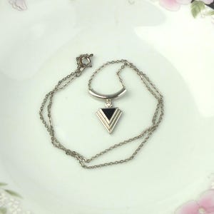 vintage Anhänger Halskette Silber mit Schwarz, Modernist Modeschmuck Damen Collier, Geschenk für Frauen, Geburtstagsgeschenk für sie