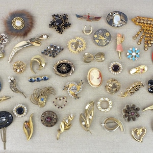 Vintage plastic brooch - Etsy 日本