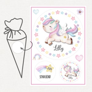 Könnte beinhalten: Ein bedruckbarer Bogen mit Aufklebern, die ein Einhorn mit Regenbogen- und Sternmotiven zeigen. Die Aufkleber zeigen "Lilly" und "Schulkind 2024".