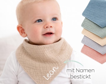Personalisiertes Musselin Halstuch | mit Namen besticktes Dreieckstuck Spucktuch | Baby Geschenk zur Geburt