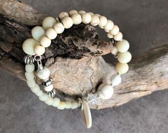 Beaded bracelet,  beige beaded memory wire bracelet.