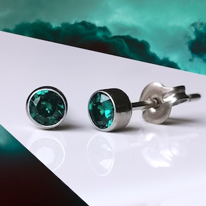 Titanium Deep Green Emerald Coloured 4mm - May Birthstone Studs – Nickel-Free, Hypoallergenic Green Earrings for Sensitive Ears
