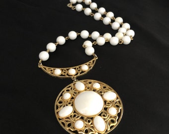 collier vintage blanc