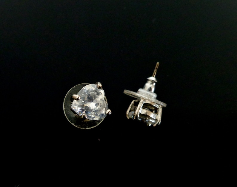 Silver Plated 1980s Stud Earrings 0.9 cm x Beautiful Sparkling CZ Cubic Zirconia Heart Design